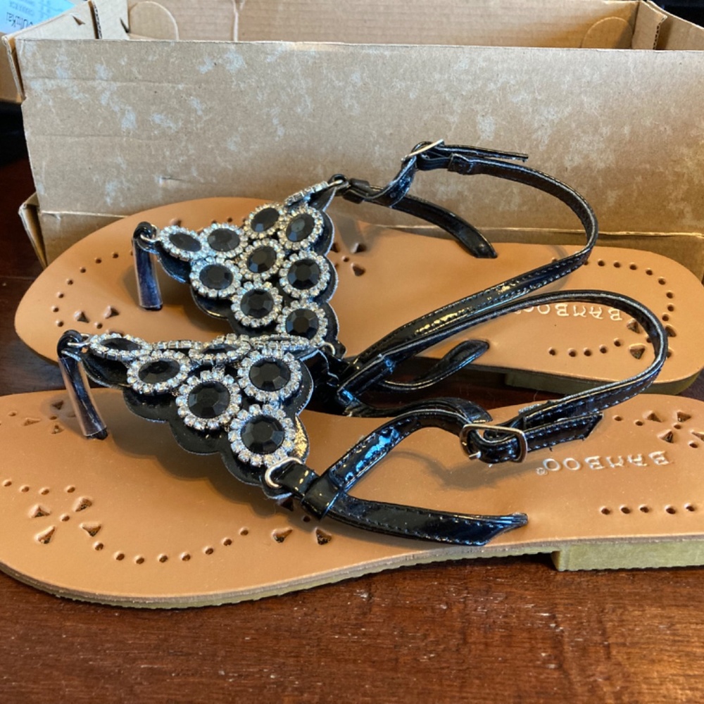 Bamboo Sandals 8.5 Black and Silver Thongs - Picture 2 of 3